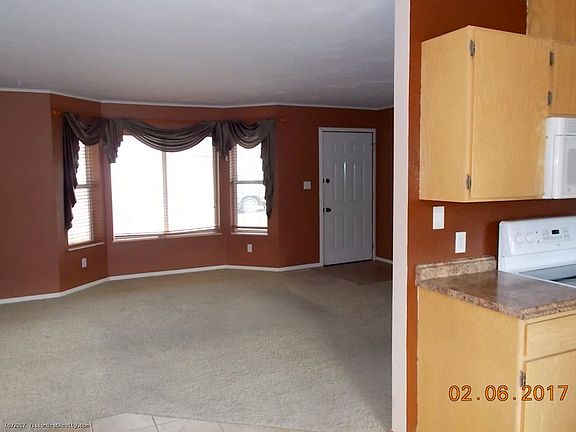 3rd image of 1670 Ballard Ln
