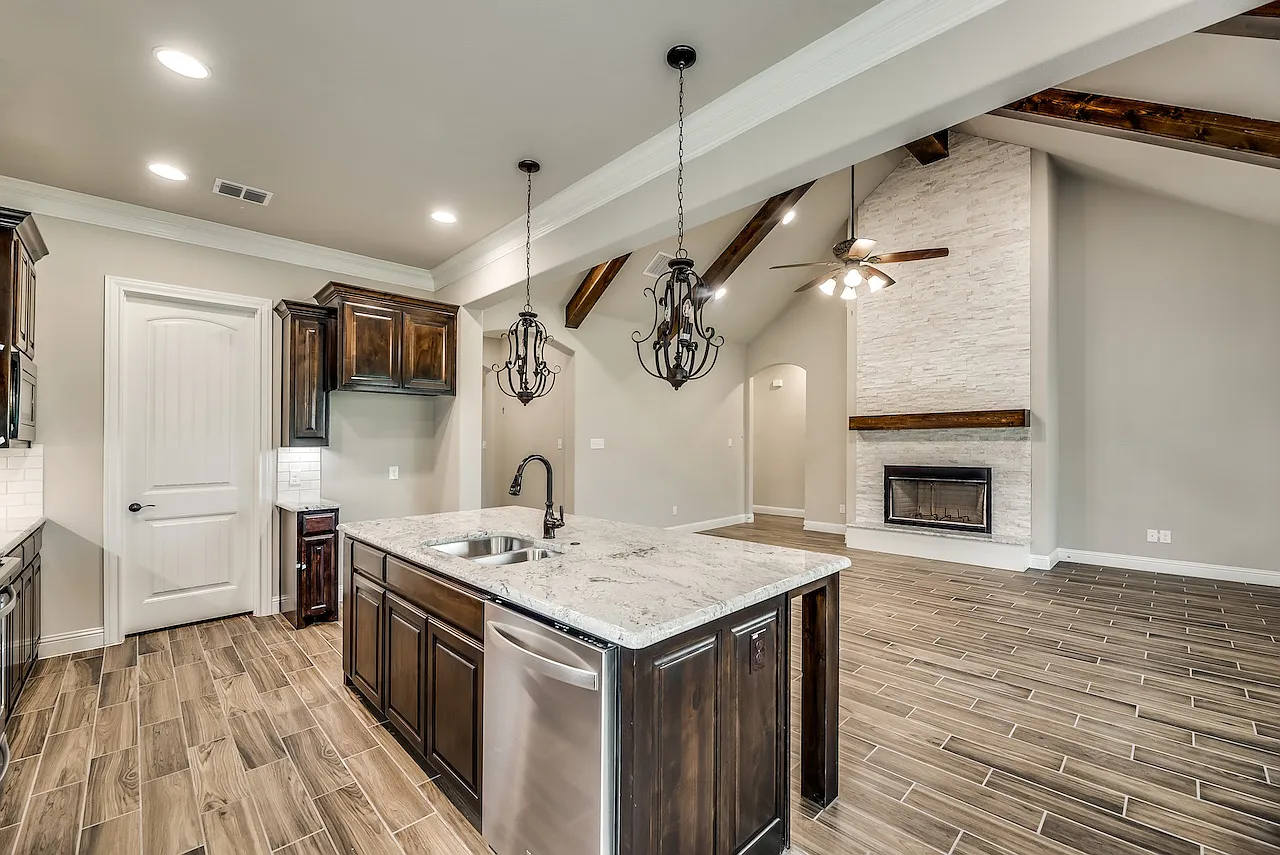 4 bed, 2333 sqft, $2,850 — Photo 4