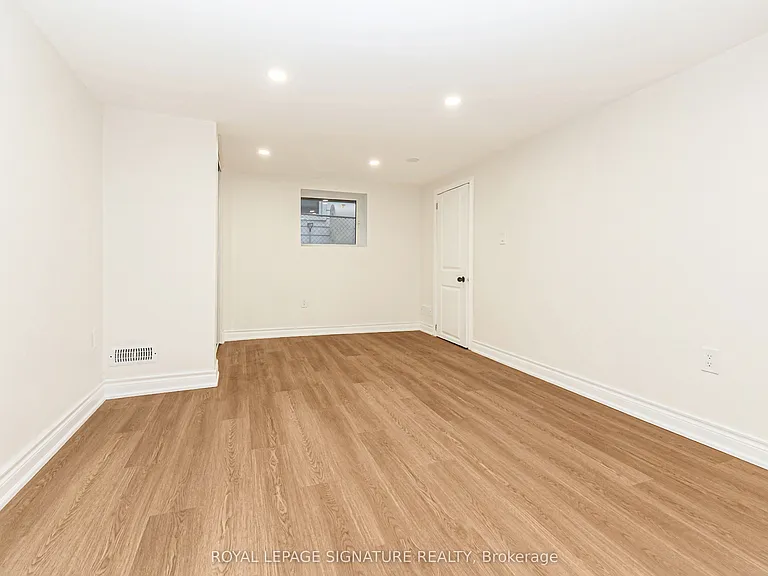 377 Adelaide Ave W — Photo 24