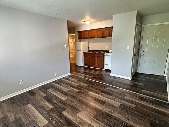 4th image of 1418 W Mitchell St APT 208
