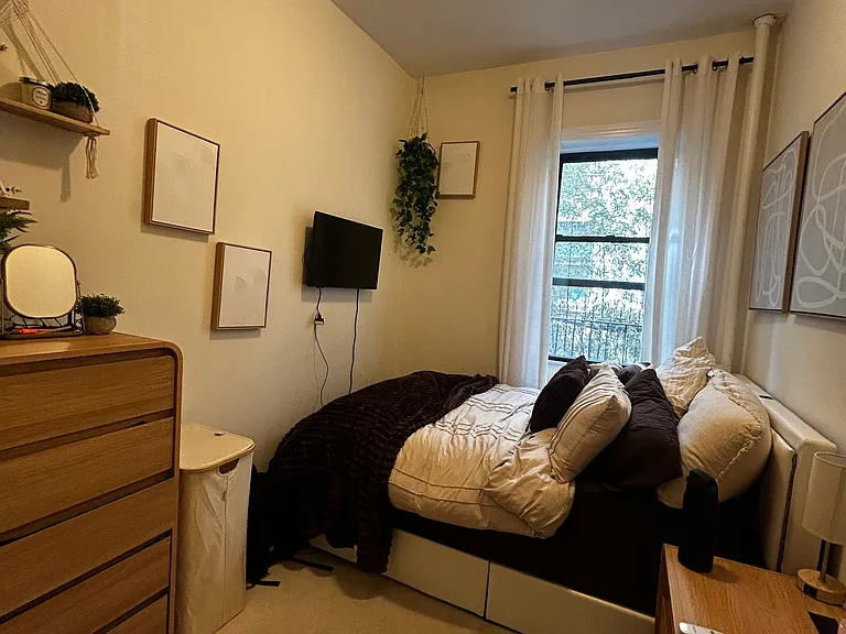 419 W 44th St #2W — Photo 14