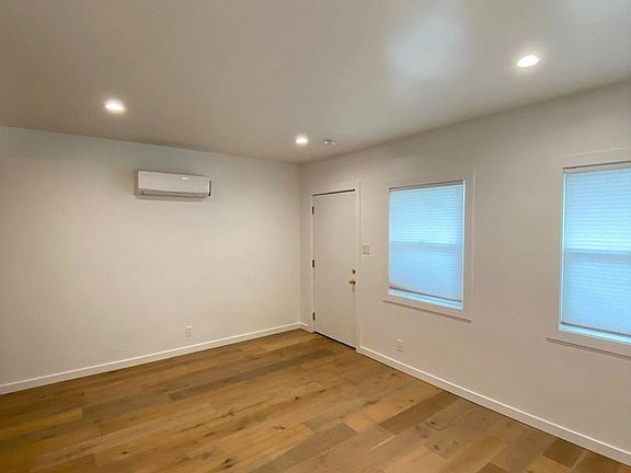 3rd image of 1062 N Avenue 50