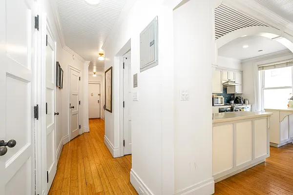 Rented by Bond New York | media 33