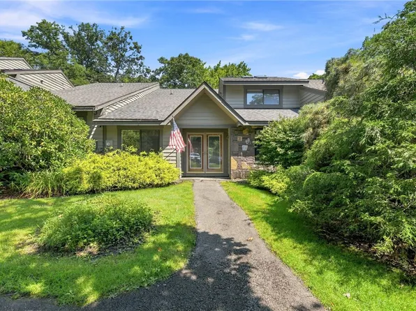 1938 S Ridge Way, Hidden Valley, PA 15502