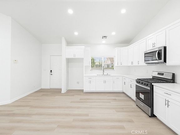 2nd image of 44238 Encanto Way