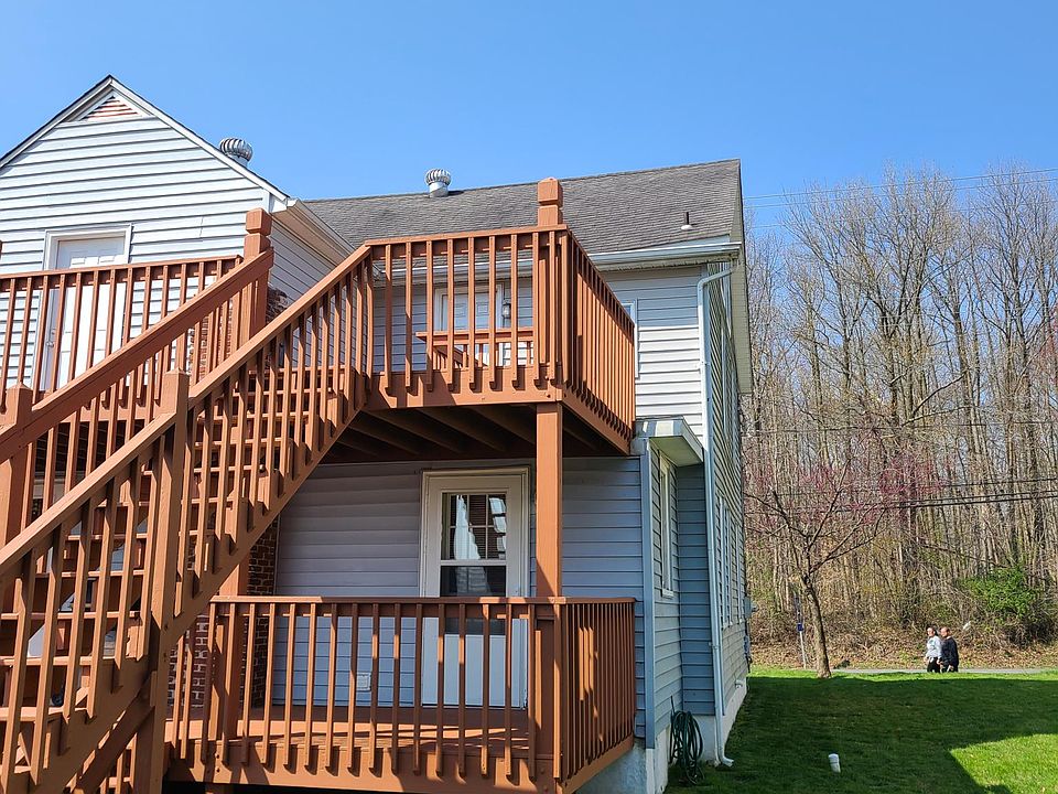 2nd image of 904 N Bridge St