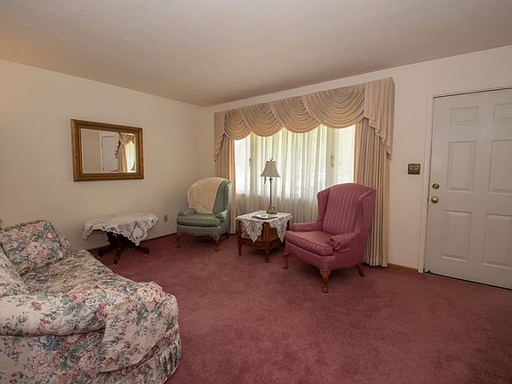 2nd image of 1384 Berkshire Dr