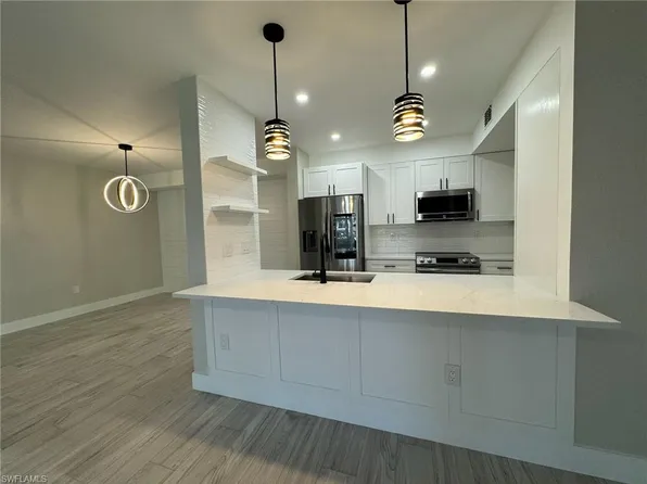 5802 Glencove DR #304, NAPLES, FL 34108