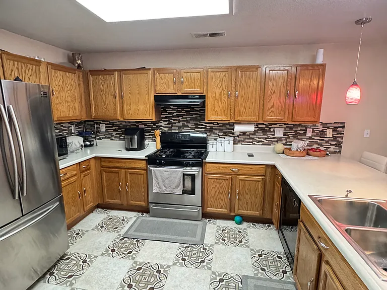 2226 N Vernal Ave — Photo 11