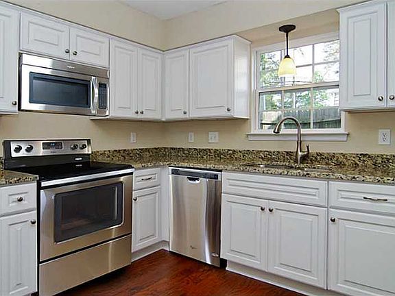 4th image of 110 Whitewater Dr