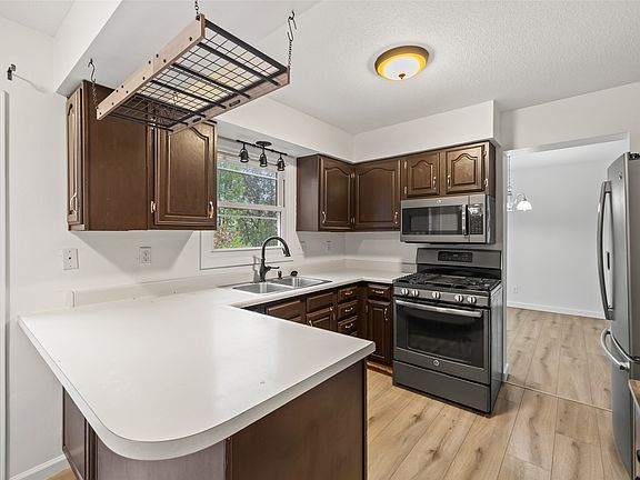 5th image of 4320 54th St
