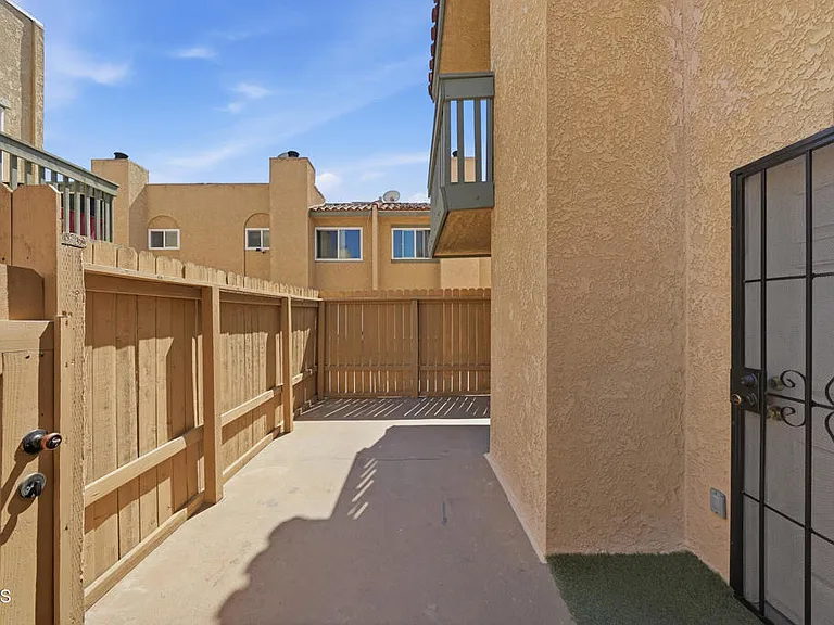 10260 Plainview Ave #12 — Photo 20
