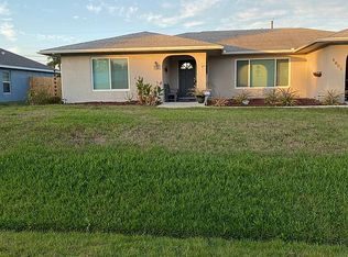 1057 SE Shakespeare Ave, Port Saint Lucie, FL 34983