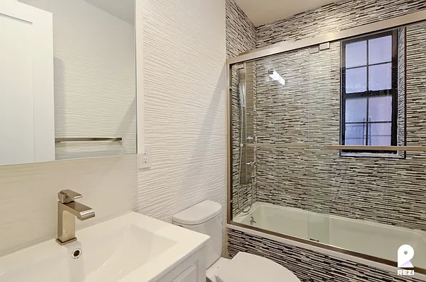 Rented by REZI | media 7