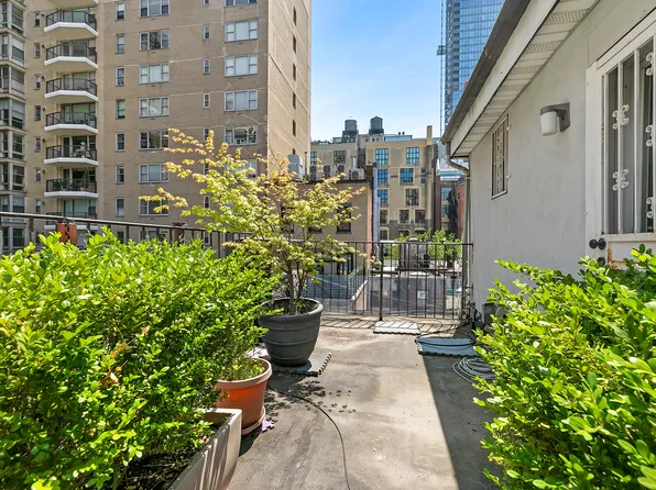 18 West 69th Street image 11 of 11