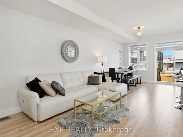 142 Sycamore St, The Blue Mountains, ON L9Y 4E2