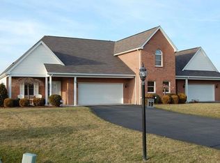 19 Manor Dr, Grove City, PA