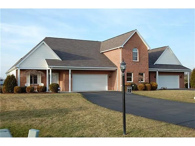 19 Manor Dr photo 1