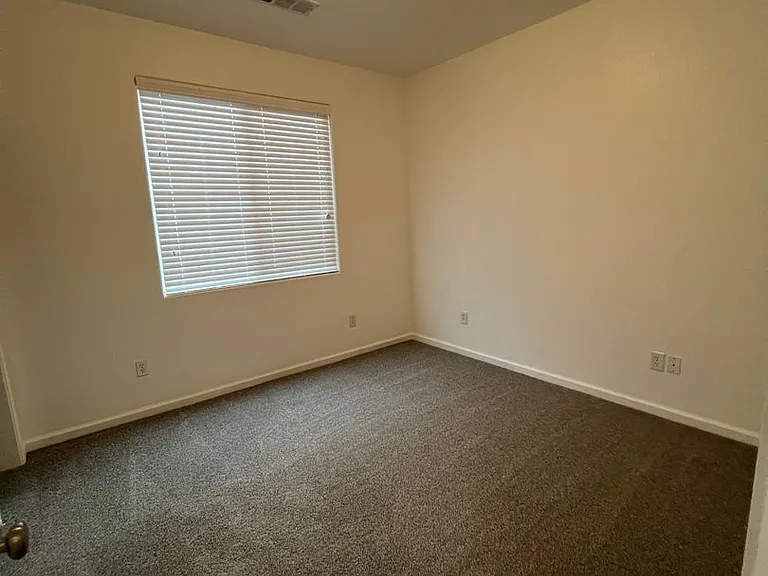 2724 Tecopa Ave — Photo 15