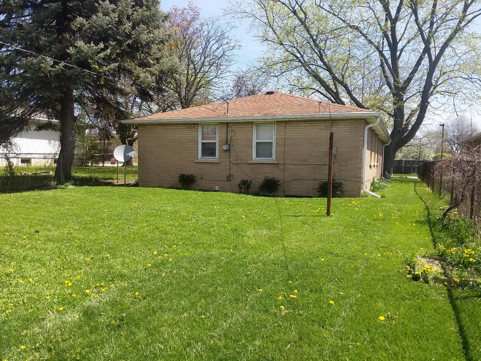 3 bed, 1085 sqft, $2,095 — Photo 2