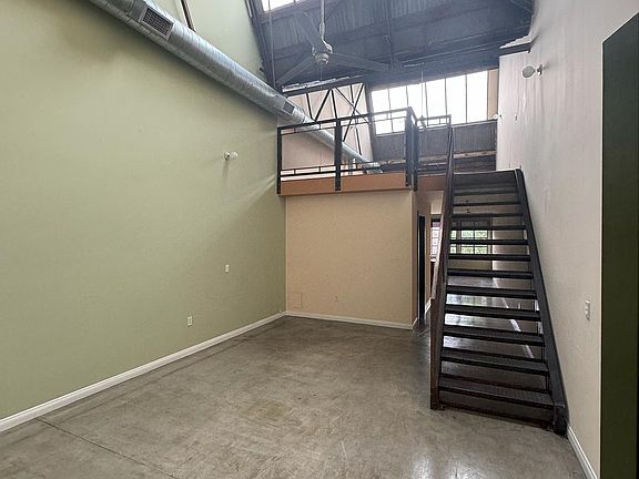 5th image of 532 W 1st St Unit 209