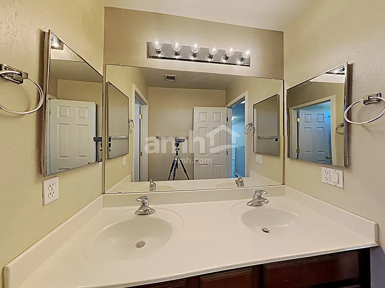 1517 S 115th Dr — Photo 17