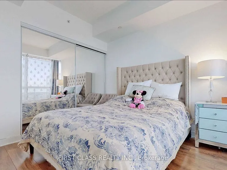 15 Grenville St #4202 — Photo 4