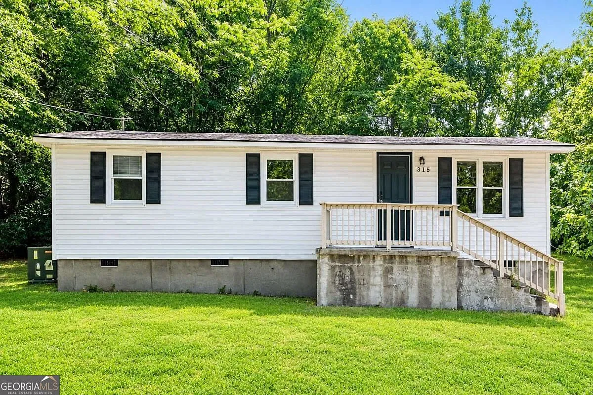 3 bed, 1136 sqft, $1,000 — Photo 1
