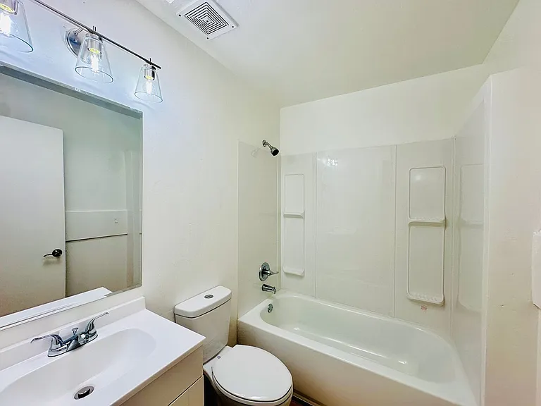 1 and 2 Bedroom Townhomes Near Downtown Tucson! Renovated with Off Street Parking! — Photo 13