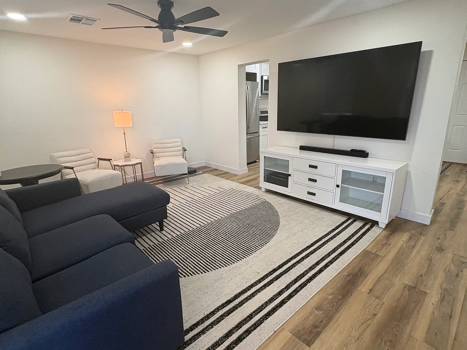 2 bed, 864 sqft, $1,700 — Photo 3