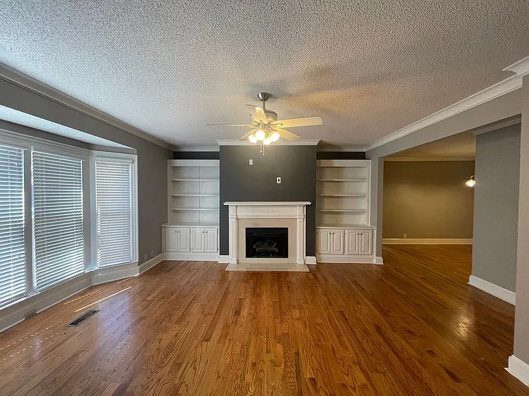 175 Corbin Ave — Photo 2