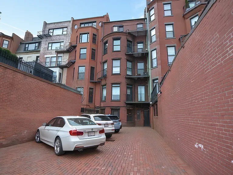 346 Beacon St #1 — Photo 15