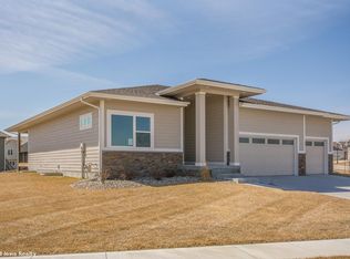 321 NE Pinehurst Cir, Ankeny, IA 50021