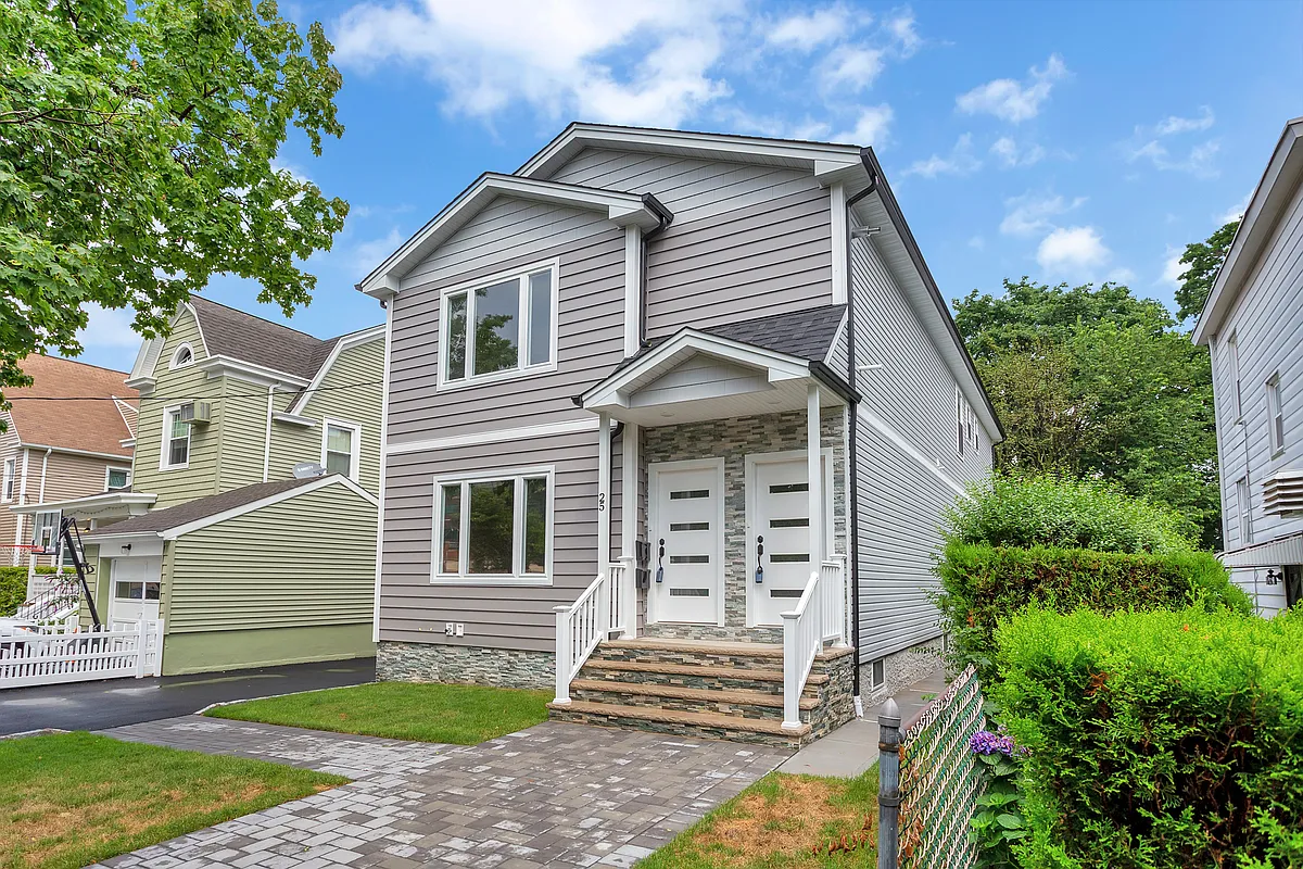 Building Photo - 25 Feronia Way #2
