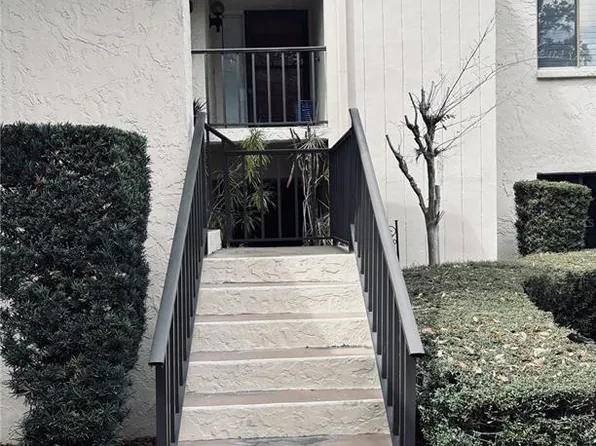 700 Starkey Rd APT 821, Largo, FL 33771