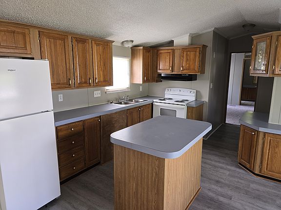 2nd image of 1218 Rushmore Boulevard W Site 4184