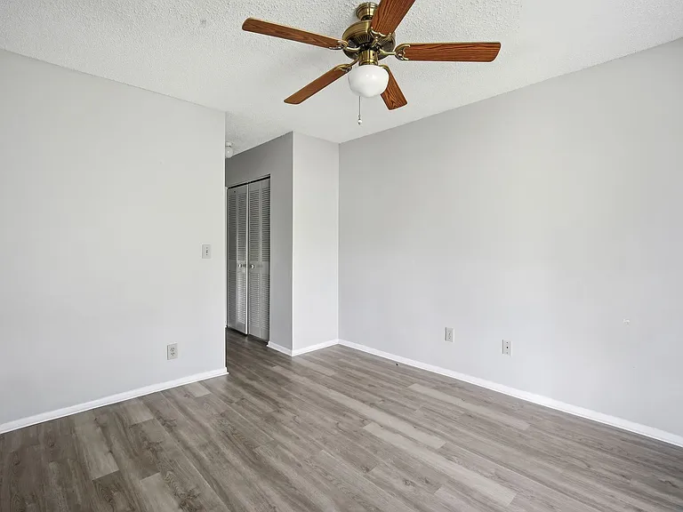5401 Britwell Ct — Photo 18