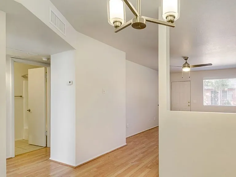 Meridian 21 Apartments — Photo 6