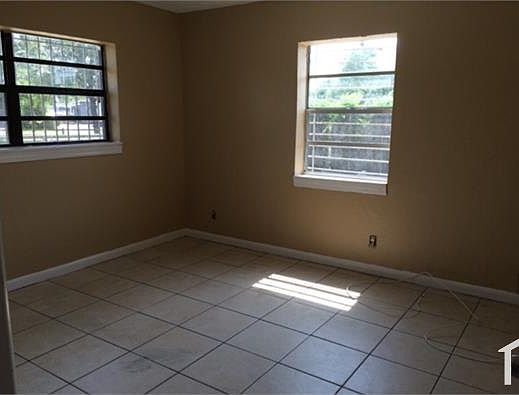 3rd image of 1445 Lauderdale Villa Dr