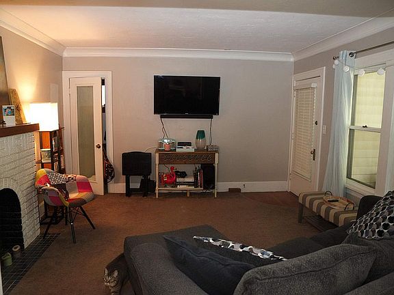 5th image of 1462 Wayne Ave