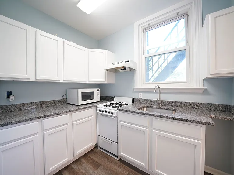 402 N Church St — Photo 10