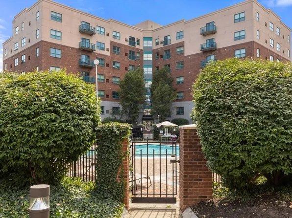 175 Cottage St APT 214, Chelsea, MA 02150