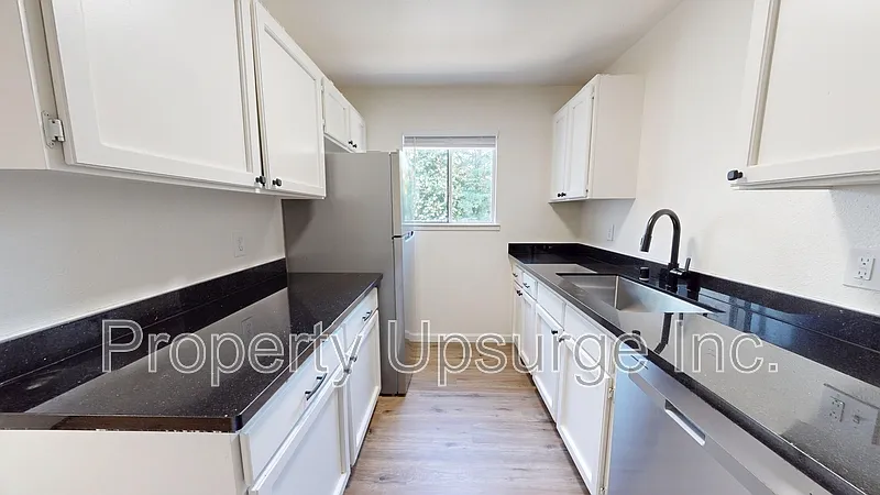 2 bed, 1.5 bath, 900 sqft, $1,395 — Photo 3