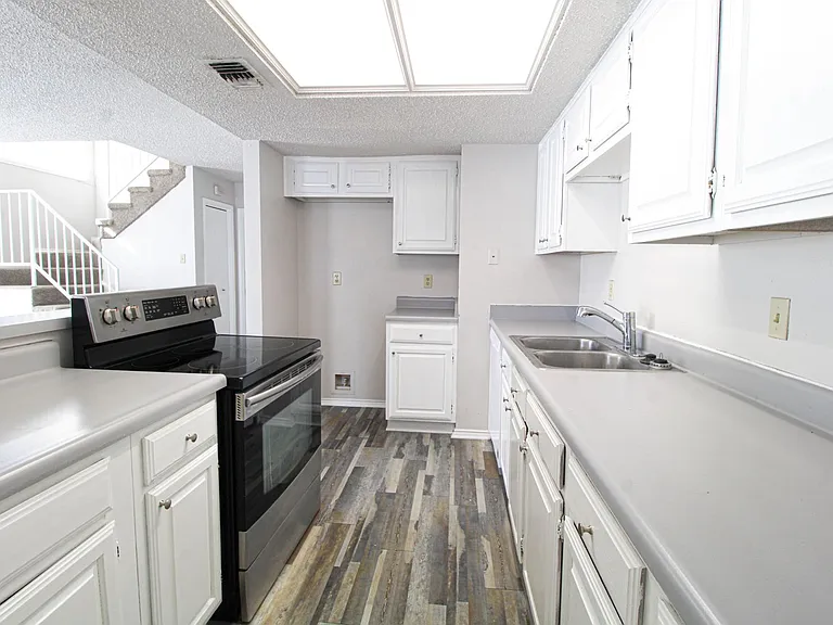 3815 Bremen Ave — Photo 10