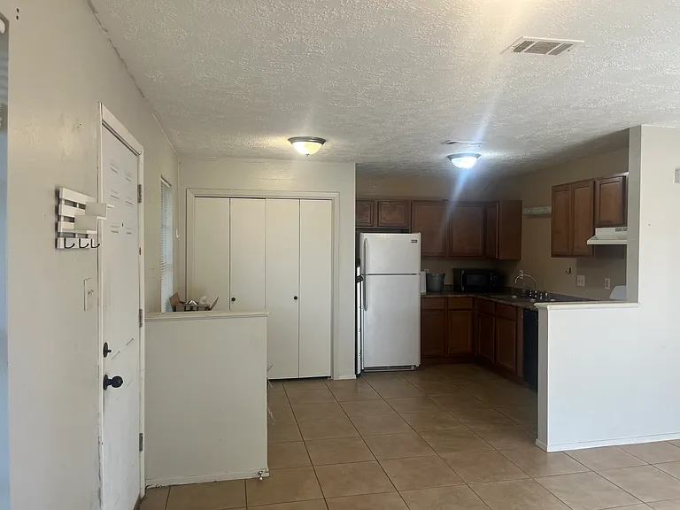 3700 Forestwood Dr — Photo 6