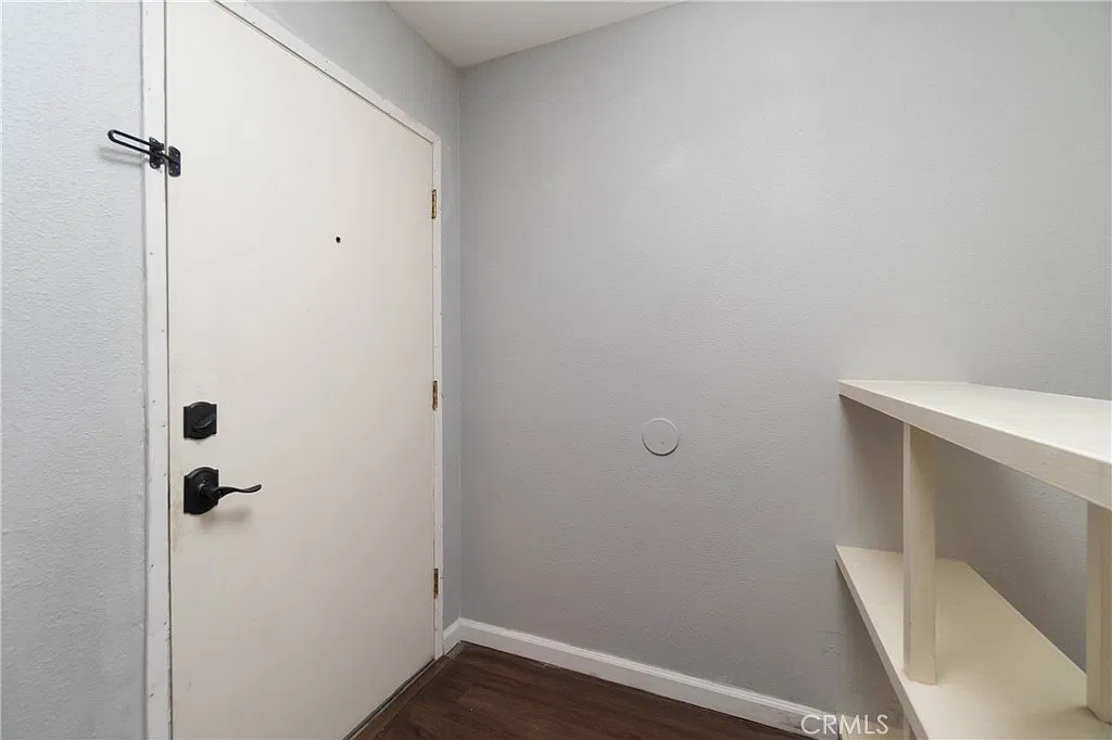 3 bed, 1136 sqft, $3,400 — Photo 4