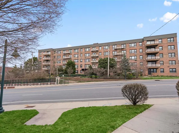 2 Birchwood Court #1B, Mineola, NY 11501