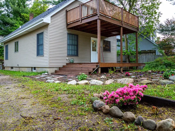 6910 Victoria Shore Dr, Laingsburg, MI 48848