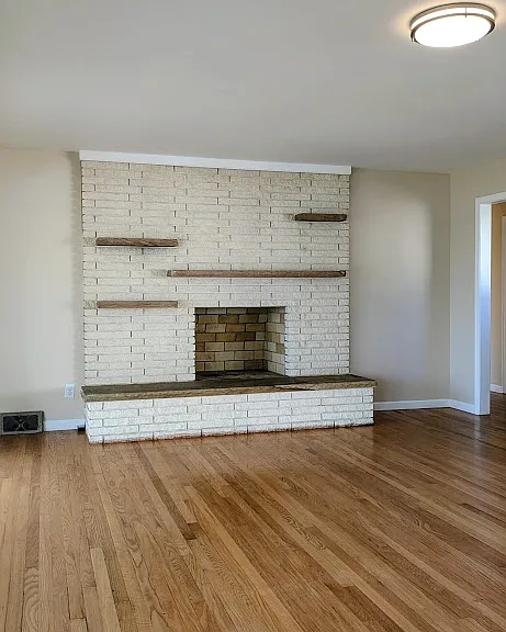 Retro fireplace (non working). A nice decor feature in the room.