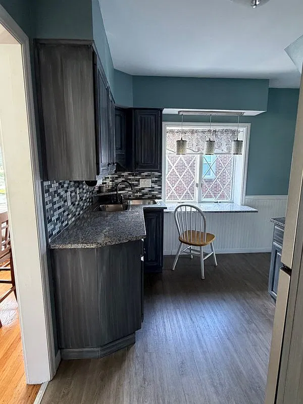 3 bed, 1.0 bath, 1124 sqft, $2,500 — Photo 2